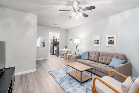 Classic Apartment, Non Smoking, Kitchen | Living area