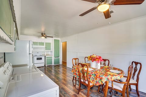 Kitchen & Dining Area | Dishware & Flatware Provided