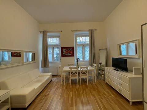 Basic Studio | Interior