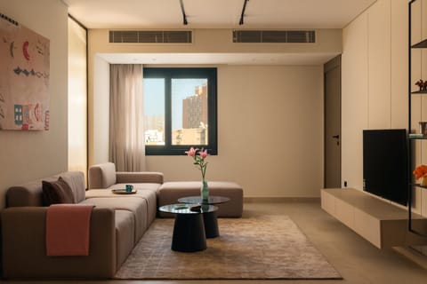Apartment, 1 Bedroom, City View | Living area
