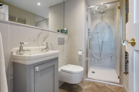 A bathroom at Priory West Gate, Essex