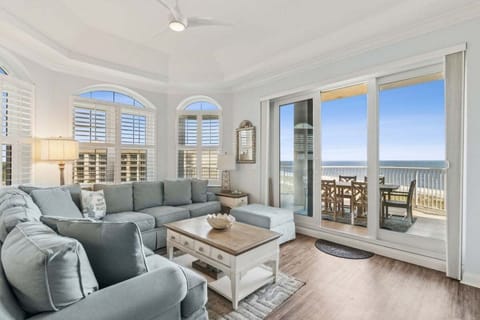 First-class living with stunning ocean views