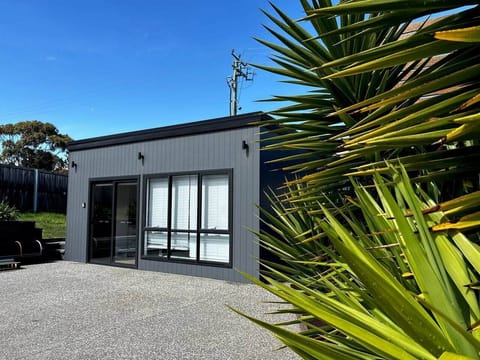 Private granny flat with its own parking and complete privacy.