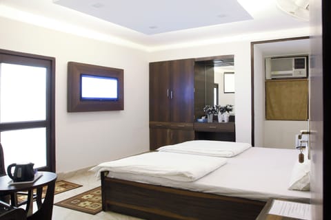 Double Room | Desk, iron/ironing board, free WiFi