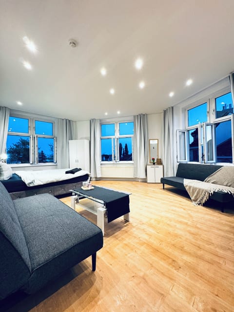 Basic Apartment | Iron/ironing board