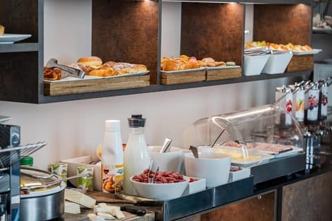 Daily buffet breakfast for a fee