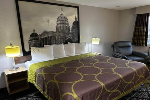 Pillowtop beds, desk, laptop workspace, iron/ironing board