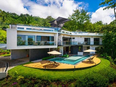 Amazing ocean and rainforest views from your luxury villa with rooftop viewing!