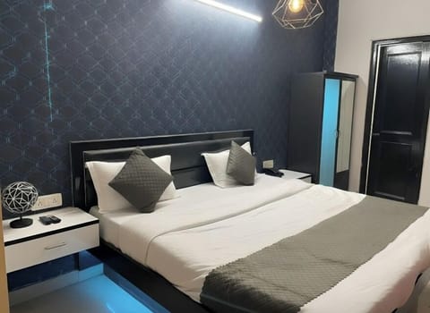 Superior Room | Blackout drapes, iron/ironing board, rollaway beds, free WiFi