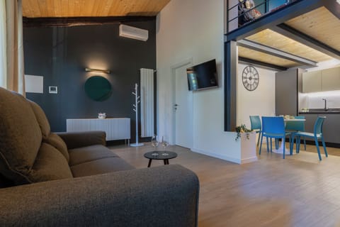 Basic Apartment | Dining room