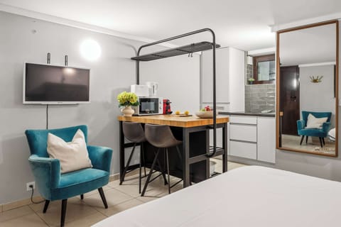 Comfortable seating and smart TV—ideal for movie nights, remote work, or simply relaxing after a day at La Croisette.