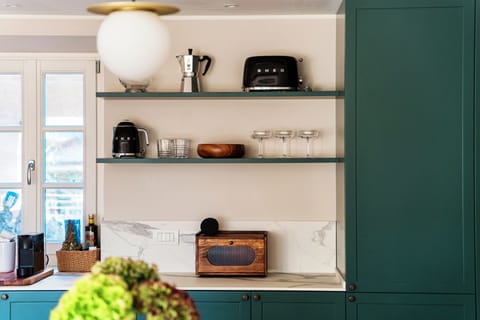 Apartment, Lake View | Premium bedding, down comforters, iron/ironing board, cribs/infant beds