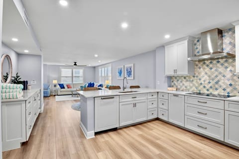 Gulf and Bay Club B110 by Tropical Sands Accommodations