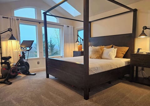 The views from this primary bedroom and stunning. 