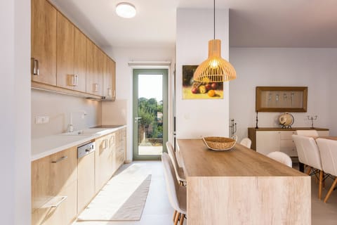 Fully equipped kitchen, perfect for making homemade food.