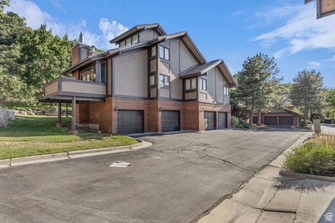 Exterior - Private Canyon Club community.