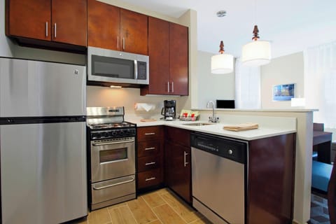 Suite, 2 Bedrooms | Premium bedding, iron/ironing board, free cribs/infant beds, free WiFi