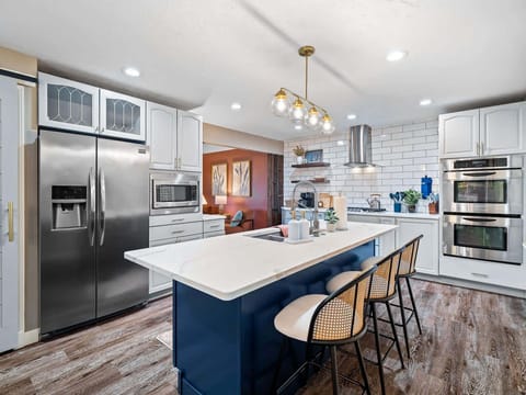 Bright kitchen w/ a long island, modern appliances & plenty of space to prep meals together 🍳🏡