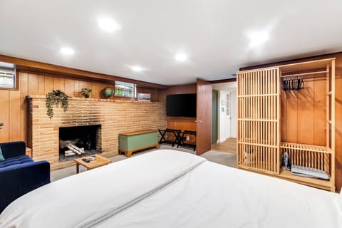 Standard Apartment | Iron/ironing board, free WiFi