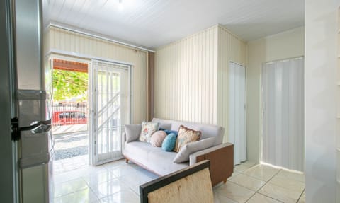 Basic Apartment | Living area
