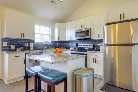 Breakfast Bar | Upper Level