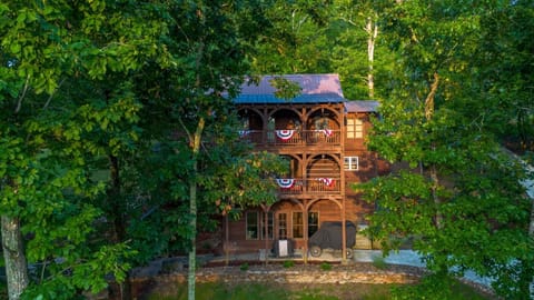 Welcome to Lakeside Lodge Retreat, Spring City, TN