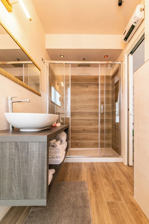 Deluxe Suite | Jetted tub