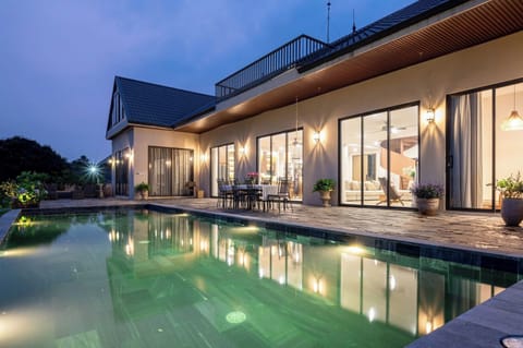 15 outdoor pools