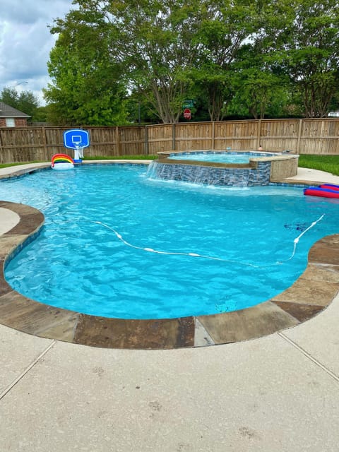 Pool and 10 person hot tub in private back yard. Umbrellas and lounge chairs!