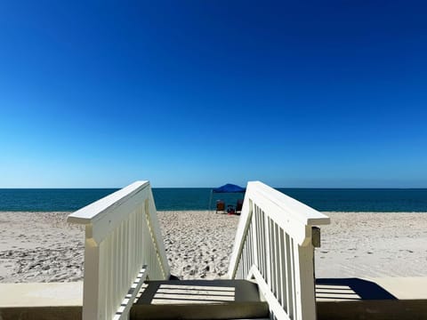 La Coquina Gulf-Front – Beach, Pool & Sunset Views (5886)
