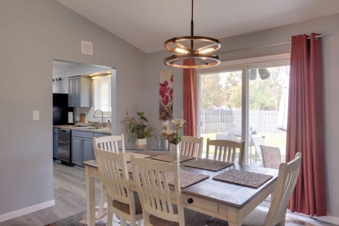 Dining Area | Main Level