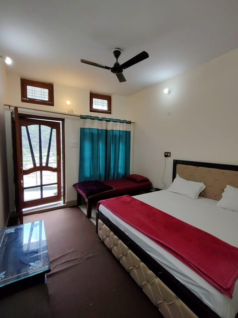Double Room | Rollaway beds, free WiFi, bed sheets