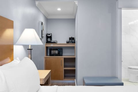 Deluxe King Room - Some in-room amenities include a telephone, microwave, and coffee maker.