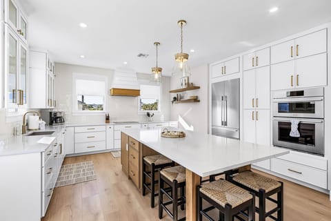 House, 4 Bedrooms | Private kitchen | Coffee/tea maker, fridge, oven, toaster