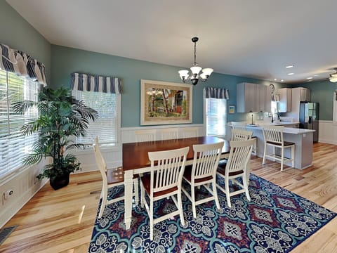 Dining Area, Seating for 8 + Breakfast Bar, Seating for 2