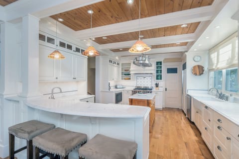 1.0-telluride-pacific-house-kitchen