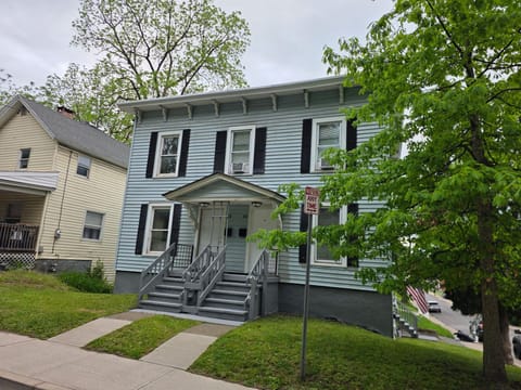 40 West -Front entrance on right hand side