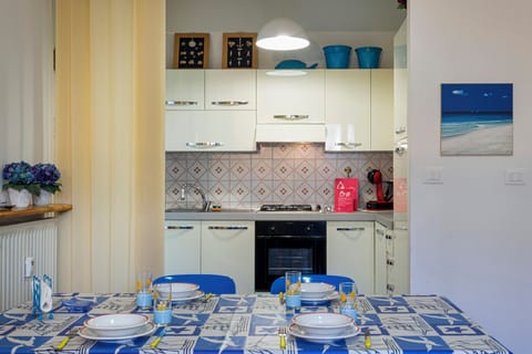 Apartment, 2 Bedrooms | Private kitchen | Fridge, microwave, oven, stovetop