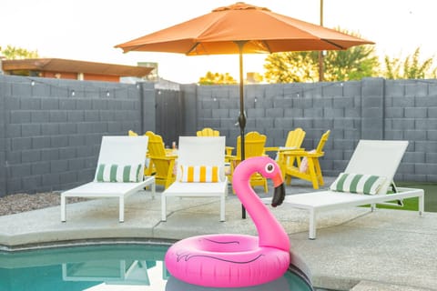 Heated pool, lots of afternoon sun!