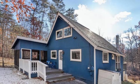 Escape to this beautifully updated 2-bedroom chalet with a cozy loft, nestled in the peaceful Woods Resort community of Hedgesville, WV