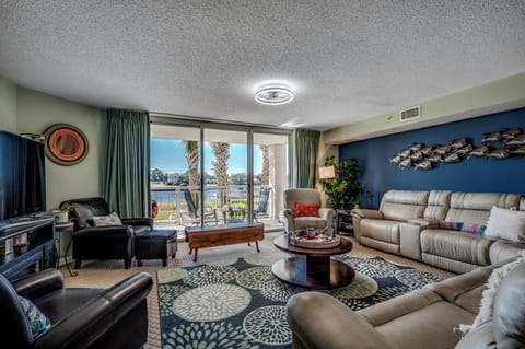 Yacht Club Villas 2-102
