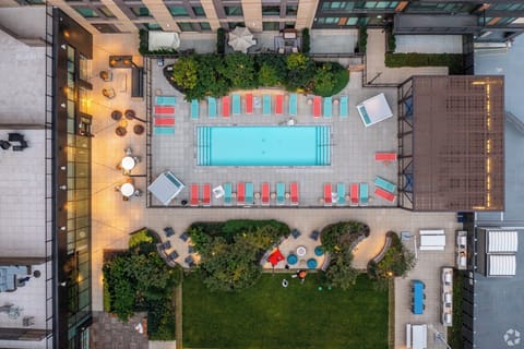 Relax by a sparkling swimming pool surrounded by chic, resort-style design.
A peaceful escape made for sunshine and calm.
