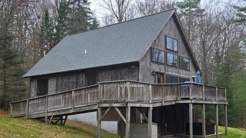 Spacious mountain cabin retreat surrounded by forest — modern comfort meets outdoor adventure.