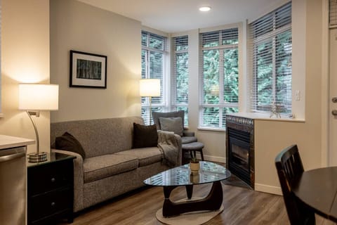 `Great place and a great location i would come back and book this place. The location is convenient and near the village is like a 3 min walk and there is a grocery shop around the corner excellent location!`- Selene