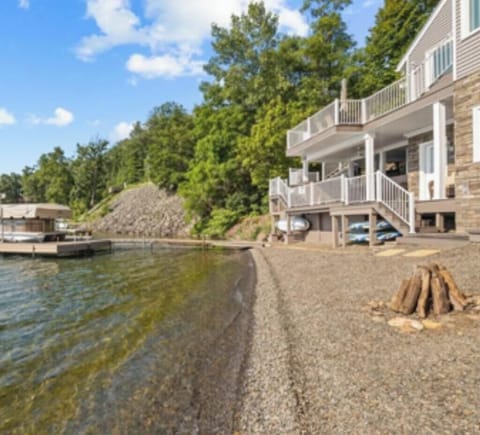 The backyard is the lake, kayaks and paddle boards free to use for our guests