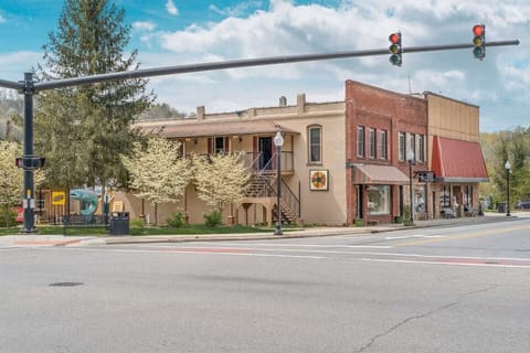 Located on town square in Bryson City. Minutes from Smoky Mountain National Park