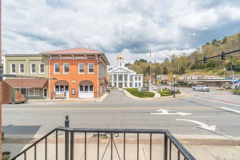 friendly small town vibe makes this Smoky Mountain destination so special