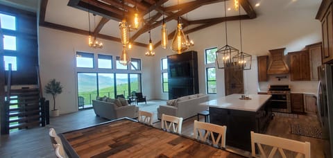 Amazing family room and kitchen open space with amazing views of the mountains