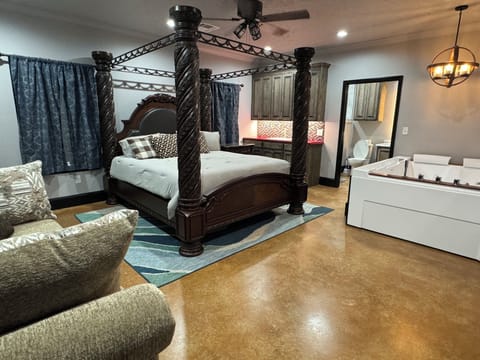 King Suite. with in room jacuzzi. Room 1