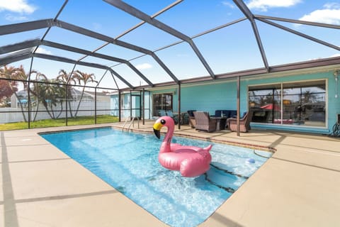 Large private pool with screened-in patio